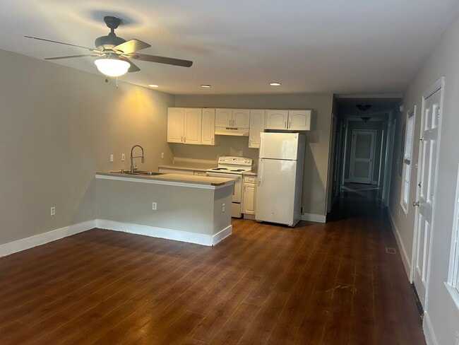 Building Photo - 69 Bogard St