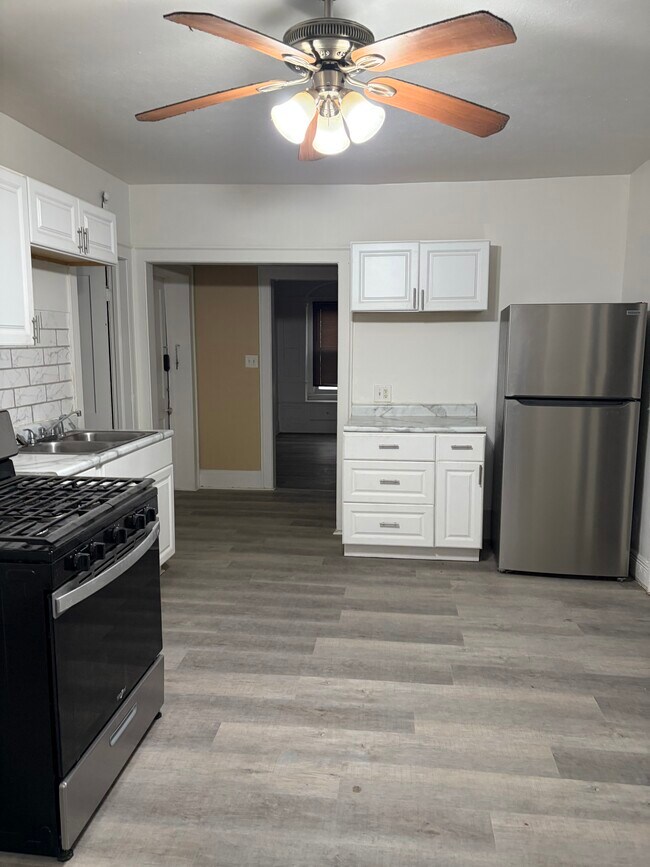 Foto del edificio - 13102 Bartlett Ave