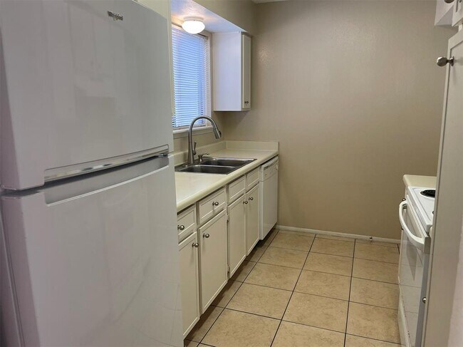 Building Photo - 6701 Sands Point Dr