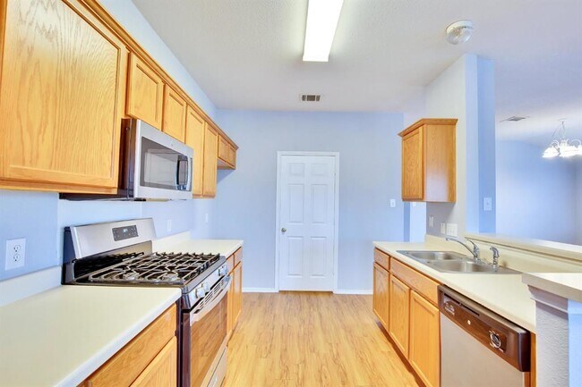 Foto del edificio - 1002 Remington Dr