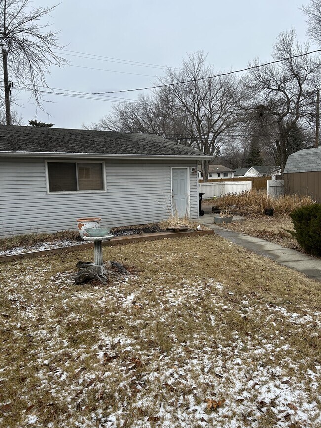 Building Photo - 11864-11858 58 St NW