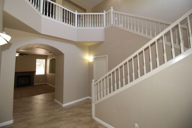 Foto del edificio - Cute Two-Story Home With Pool & RV Parking
