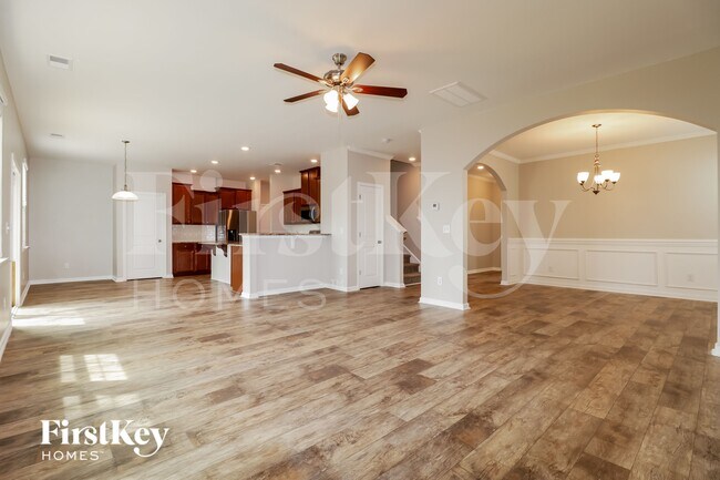 Foto del edificio - 353 Bradley Bend Dr