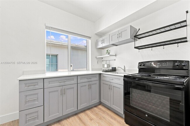 Foto del edificio - 318 NE 80th St