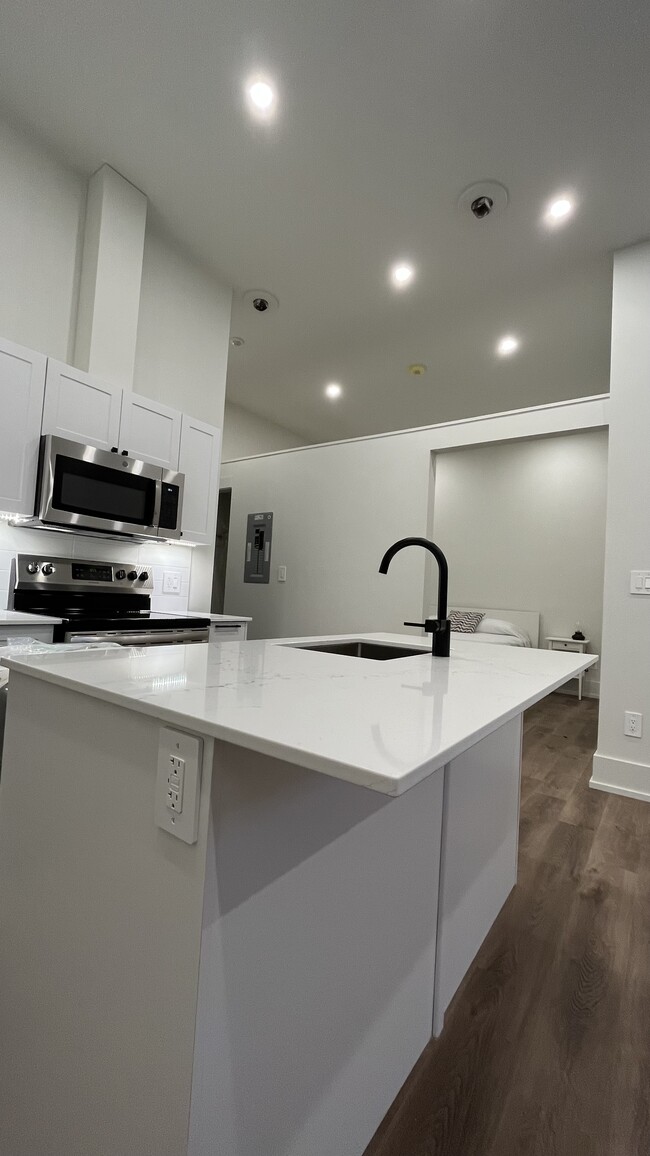 Building Photo - 1 Bedroom Loft Apartment - Historic Fireha...