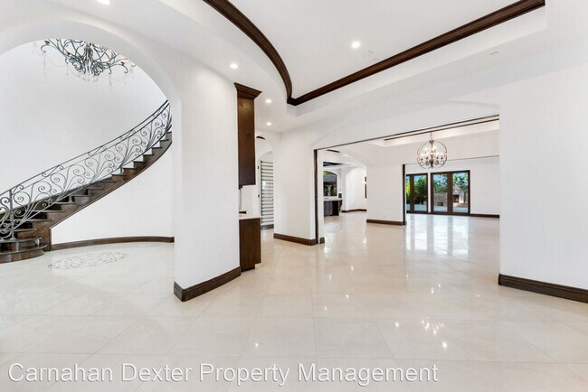 Foto del edificio - 6 br, 5.5 bath House - 4338 Empress Ave.
