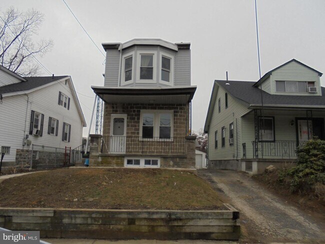 Building Photo - 1916 Emerson St