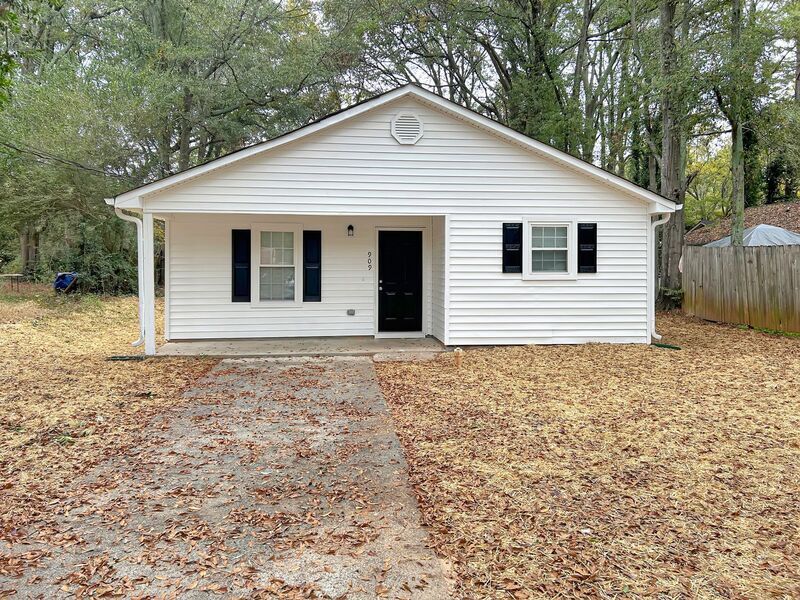 Primary Photo - 909 Davis St