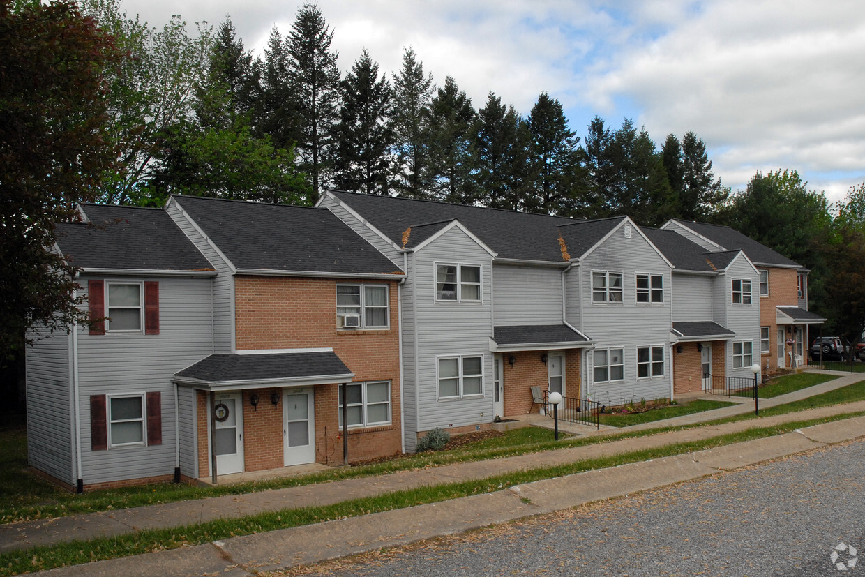 Primary Photo - Country Side Estates