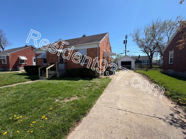 Building Photo - 3 Bed 1 Bath Home