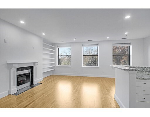 Building Photo - 150 Boylston St
