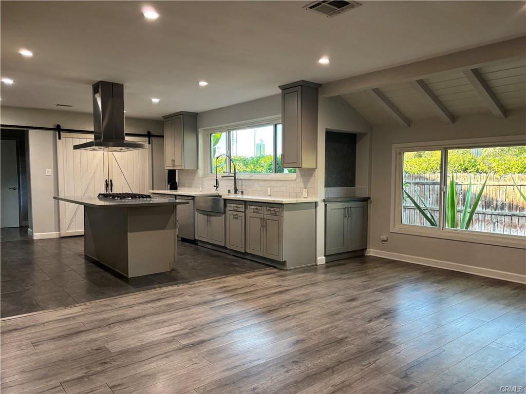 Foto principal - 6656 Columbus Ave