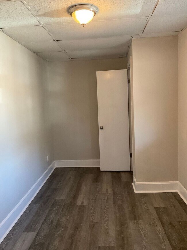 Foto del edificio - 4 Bedroom  Home in Gastonia - Hardwood Floors, Spacious Rooms!!!