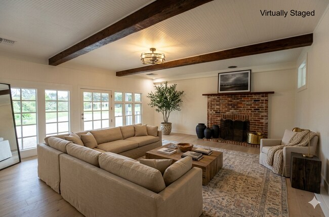 Foto del edificio - 384 Crazy Horse Canyon Rd