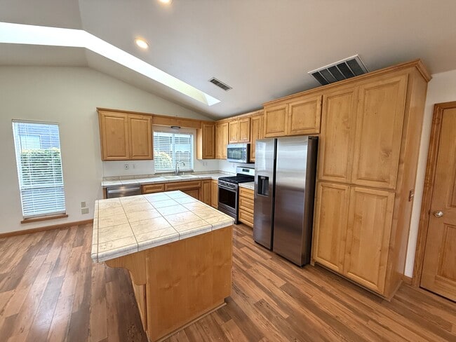 Building Photo - 18 Turnbridge Welles