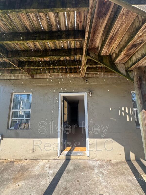 Building Photo - 702 Eastanallee Ave