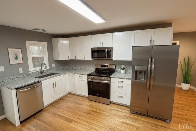 Building Photo - 251 Lakeview Dr