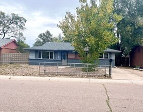Building Photo - 425 Rosewood Dr