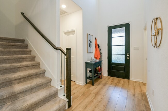 Building Photo - 9405 Vis Fls Trce