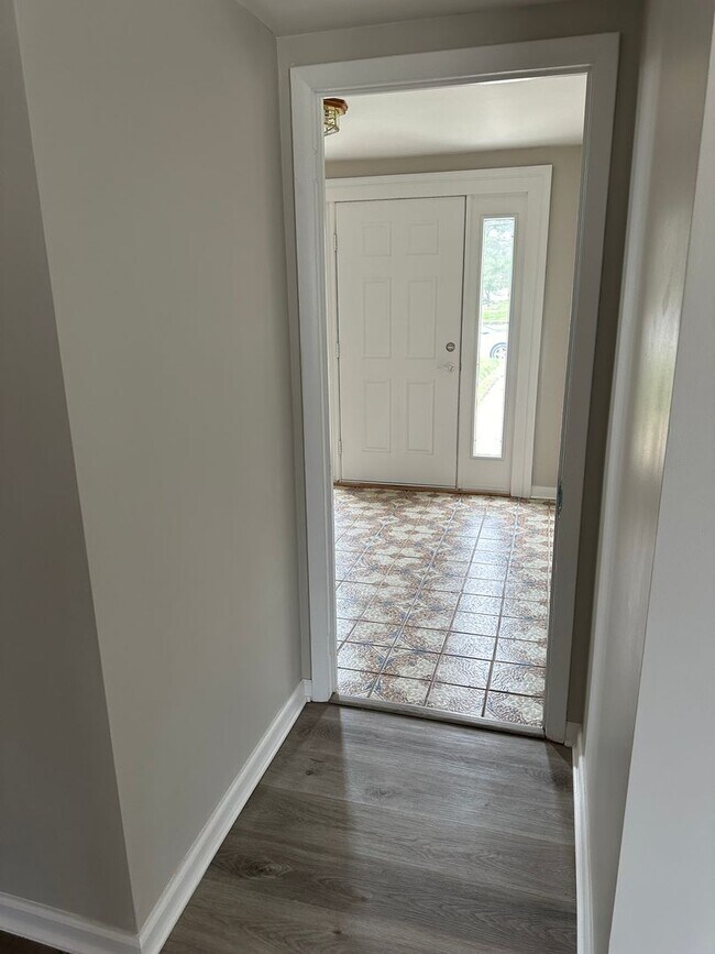 Building Photo - Welcome to Newark - newly renovated home w...
