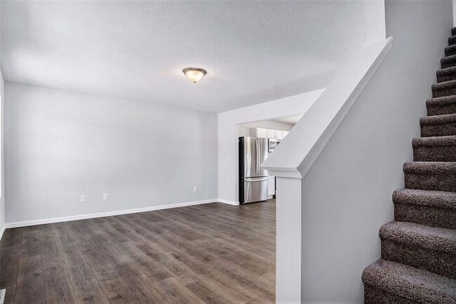 Building Photo - 111 Iris Ct