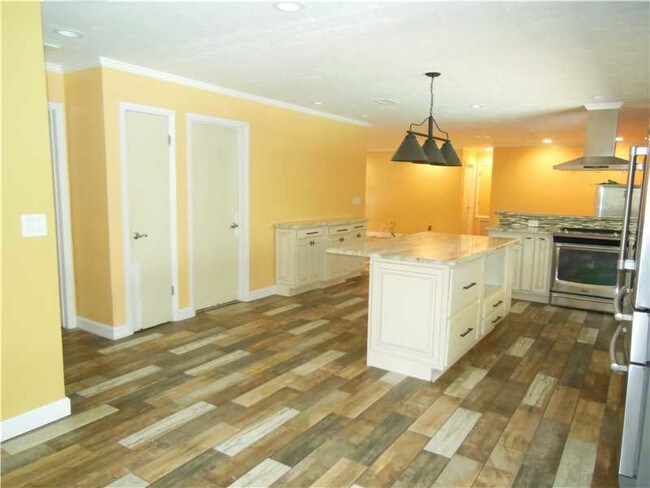 Building Photo - 4728 SW 66th Ter