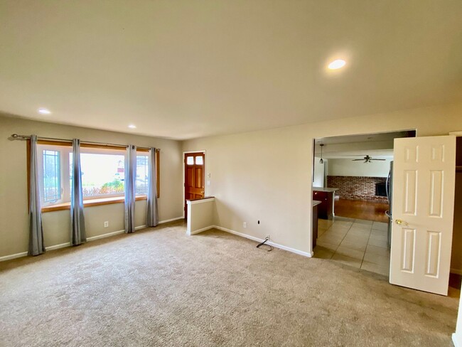 Foto del edificio - Quiet and Comfortable West San Jose Home