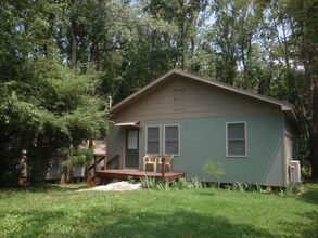 Building Photo - 121 Voncannon Dr