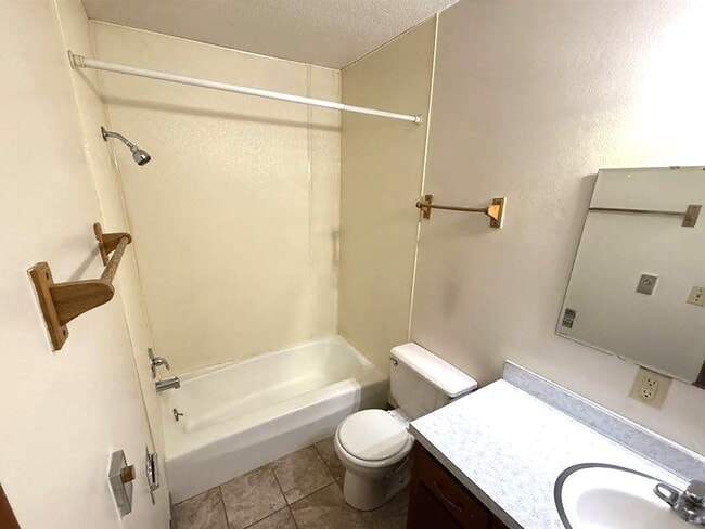 Building Photo - 519 S Dodge St