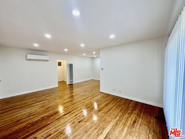 Foto del edificio - 1108 S Sherbourne Dr