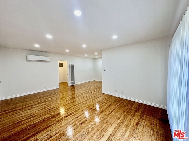 Building Photo - 1108 S Sherbourne Dr