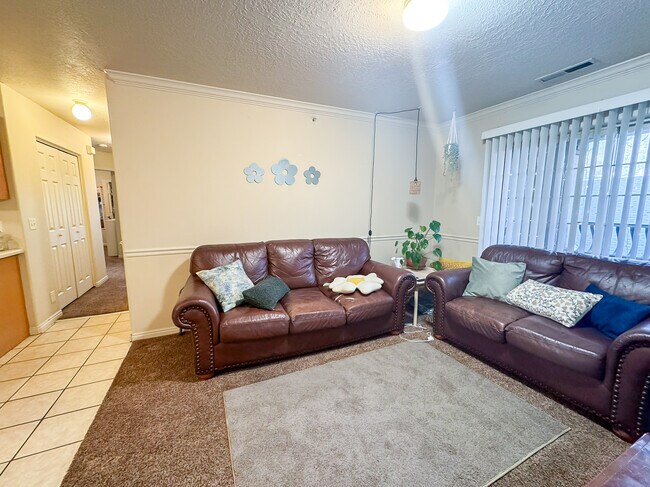 Foto del edificio - 1080 E 450 N