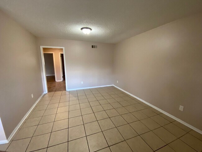 Foto del edificio - 1315/1317 Halcomb Ln.