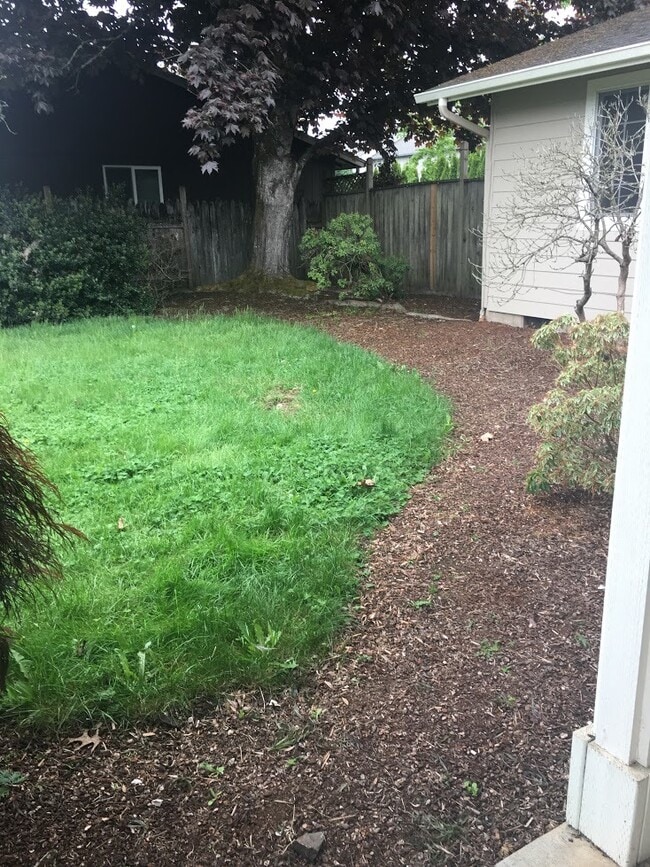 Building Photo - Charming Pet-Friendly Junction City Home with Yard & Garage