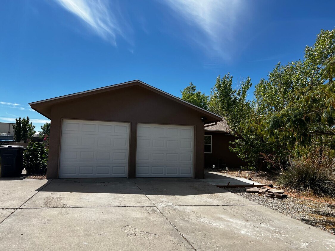 8104 Ruidoso Rd NE, Albuquerque, NM 87109 House Rental in Albuquerque