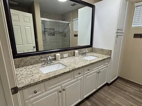 Building Photo - For Rent Beautiful 4-Bedroom Home in Southwest Bakersfield
