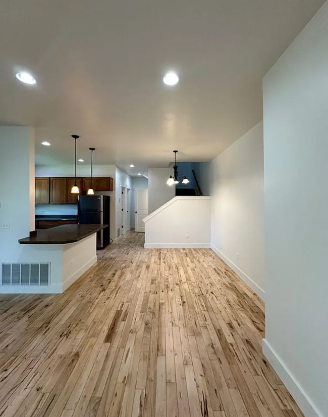 Building Photo - 4 Bedroom Townhome for Rent in Bozeman