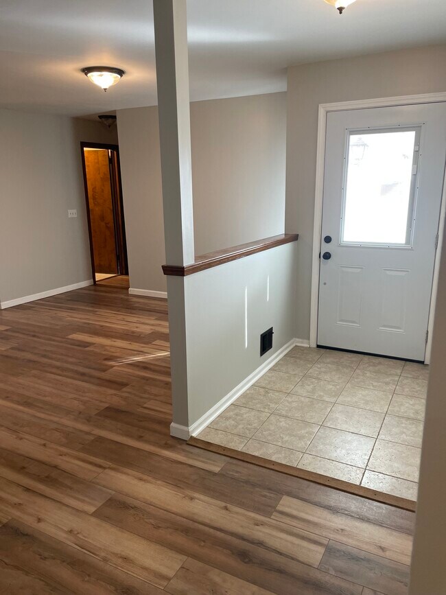 Building Photo - 1225 Sandhill Dr