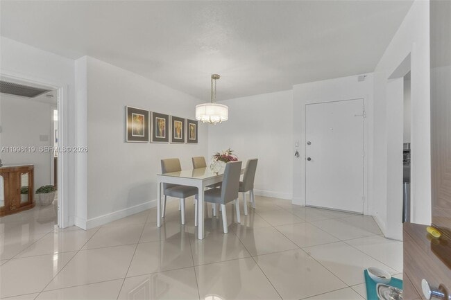 Building Photo - 2030 S Ocean Dr