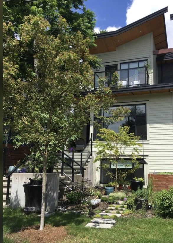 Photo du bâtiment - 358 11th St E