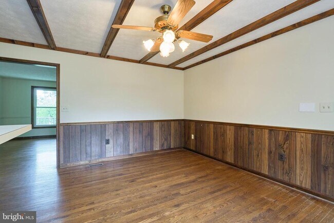 Foto del edificio - 8332 Hilltop Ave