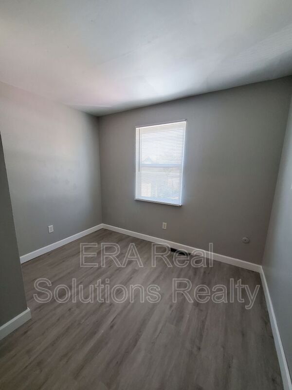 Foto del edificio - 3294-3298 E 5th Ave