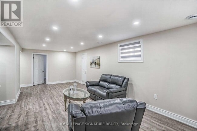 Building Photo - 14 Milford Haven Dr