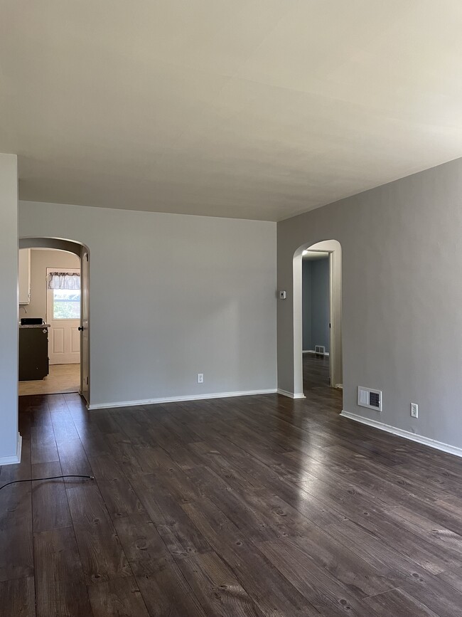 Building Photo - 1904 Goff Ave