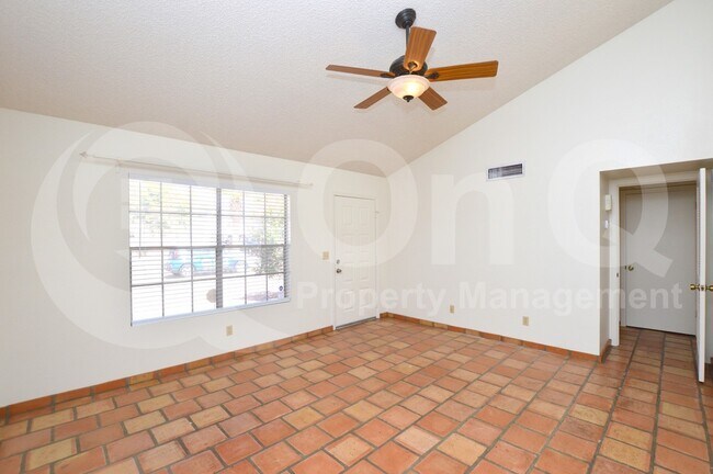 Building Photo - 1559 E Drake Dr