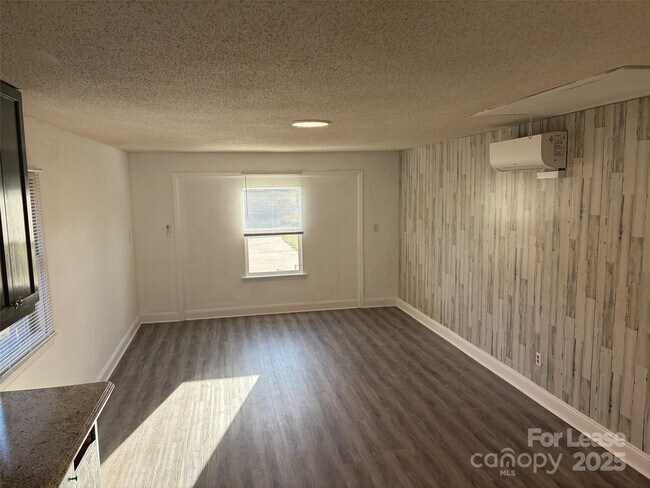 Foto del edificio - 3712 Tom Greene Rd