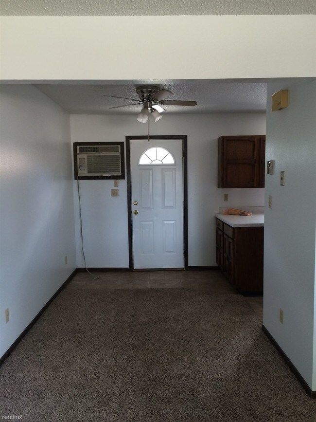 Foto del edificio - 2 br, 1 bath  - 1008 12th St NE , 1 bath