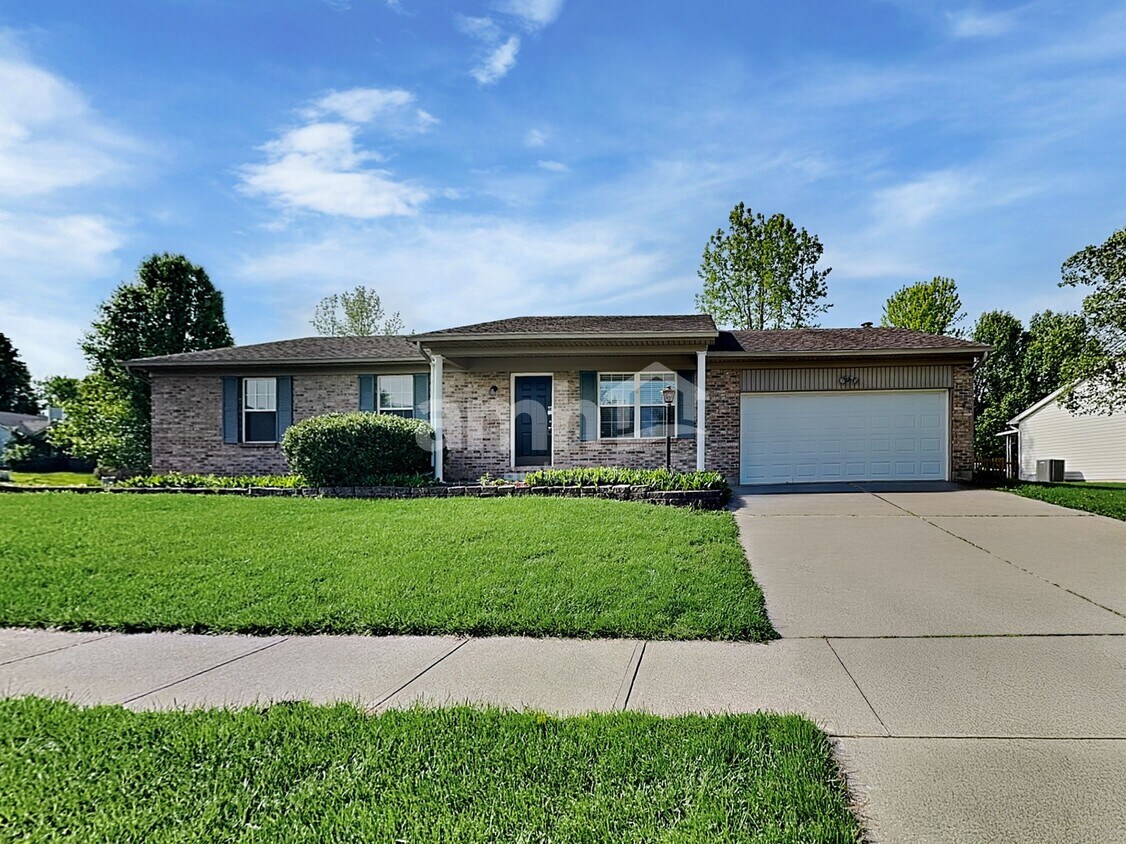 Foto principal - 327 Nightwind Dr