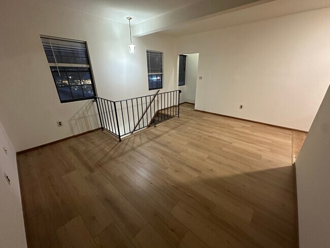 Foto del edificio - 1747 E 2nd St