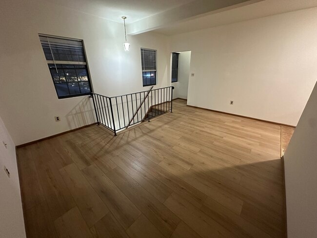 Building Photo - 1747 E 2nd St